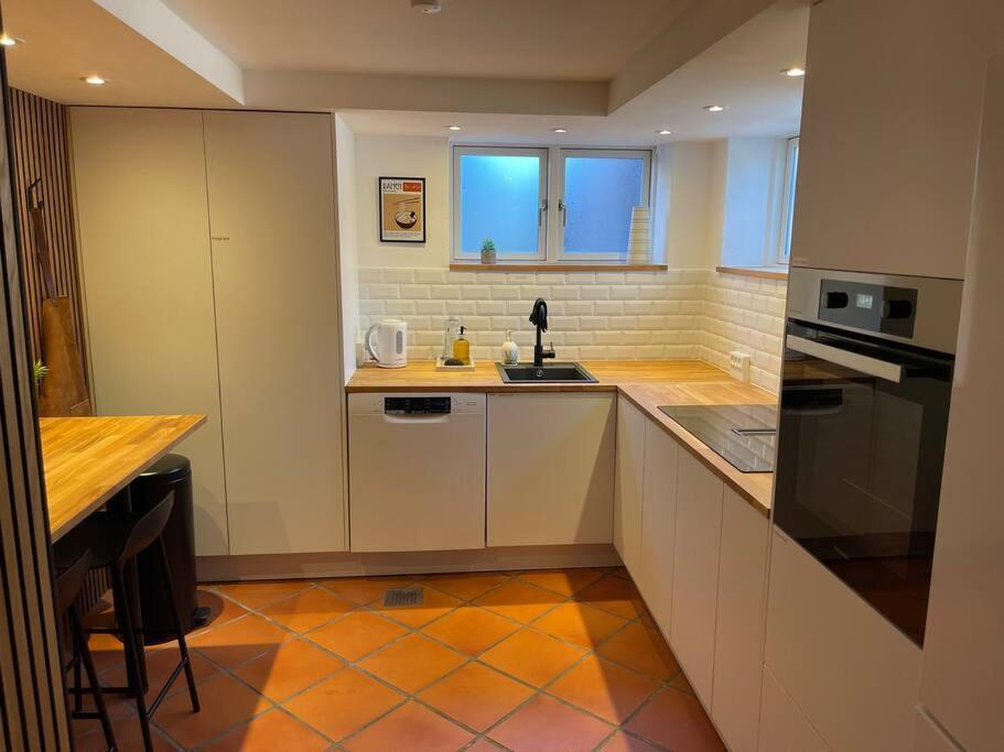 Close To Centrum, And Subway Apartment