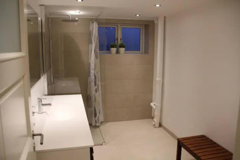 Close To Centrum, And Subway Apartment *